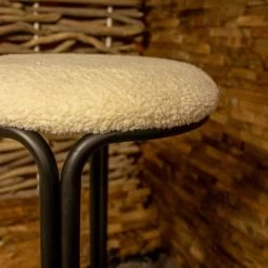 Pirouette Paris Chaises Et Tabourets De Bar Lot De 2 Tabourets De Bar Beige Pied En Métal Noir -Bancs Soldes lot de 2 tabourets de bar beige pied en metal noir 2