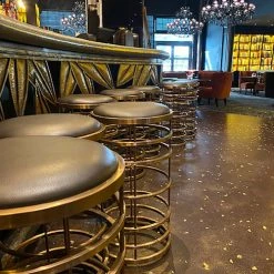 Now’s Home Chaises Et Tabourets De Bar Tabouret De Bar En Microfibre Marron Pied En Acier Inoxydable Brossé -Bancs Soldes tabouret de bar en microfibre marron pied en acier inoxydable brosse 2