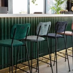 Zuiver Chaises Et Tabourets De Bar Tabouret De Comptoir Rétro En Velours Rose -Bancs Soldes tabouret de comptoir retro en velours rose 2